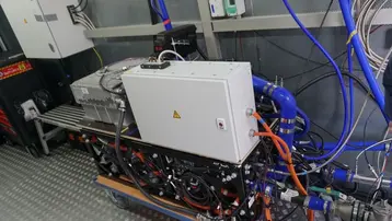 80 kW Brennstoffzellensystem von Toyota am Antriebsstrang-Teststand der Hochschule Kempten