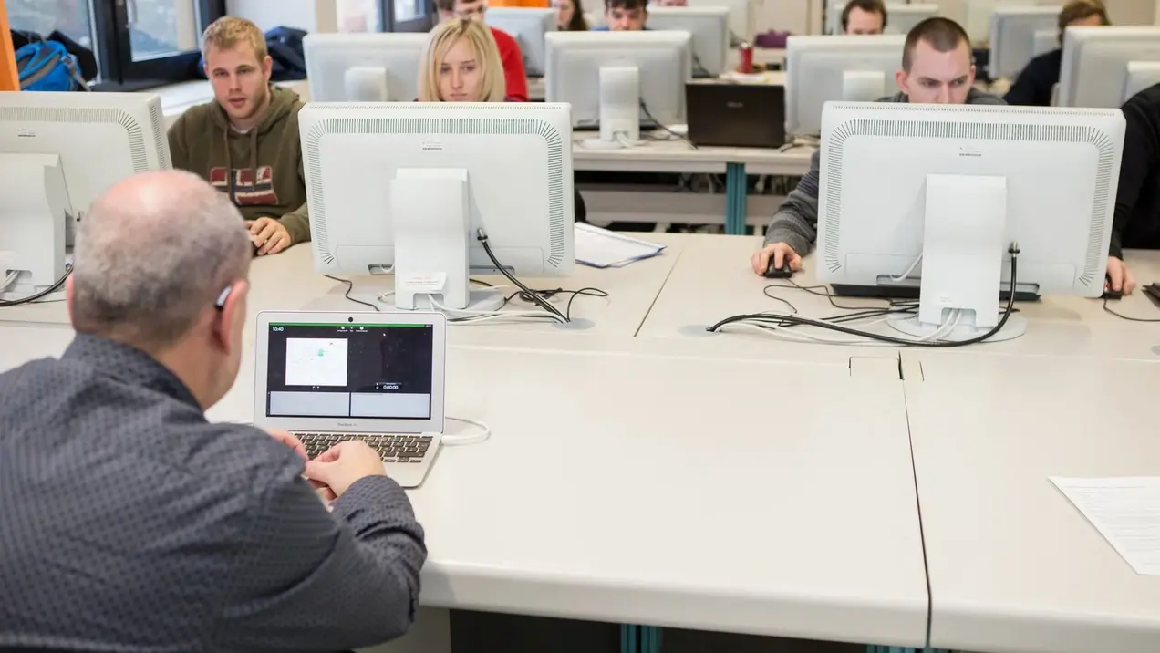 Lehrveranstaltung im CAE-Labor