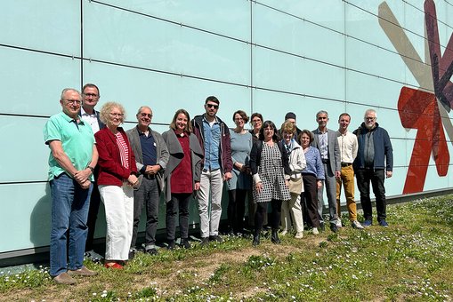 Gruppenfoto der Teilnehmenden an der Abschlusspräsentation des Forschungsprojekts "Alter und Technik im Kontext von Pflege und Bildung"