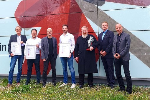 v. l.: Prof. Dr. Stefan Plaum, Benjamin Wild, Dipl.-Ing. Schauber von der Fa. PERI, Massimo Bissinger, Prof. Dr. Helmut Schweer, Prof. Dr. Bernhard Griebel und Prof. Dr. Robert Kanz.