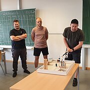 Das Gewinnerteam BIS 1 im Maschinenbau-Konstruktionswettbewerb 2024: Nico Kernst, Jan-Erik Laderick und Frederik Schatz (v. l.)