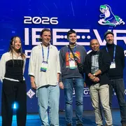 Cecilia Halbritter, Prof. Dr. Martin Weier, Jérôme Kudnick, Bipul Mohanto (Universität Rostock) und Jens Maiero (Leibniz-Institut für Wissensmedien Tübingen) auf der Bühne der IEEE VR