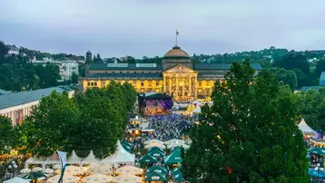 Blick von oben auf das Freiluft-Theatrium