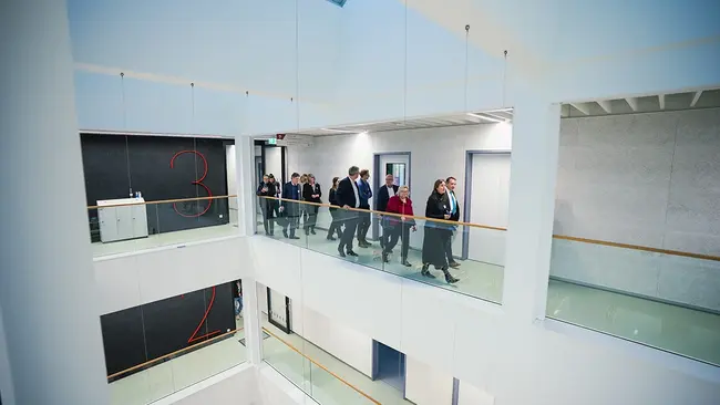 Führungen im Gebäude L am Tag der feierlichen Eröffnung