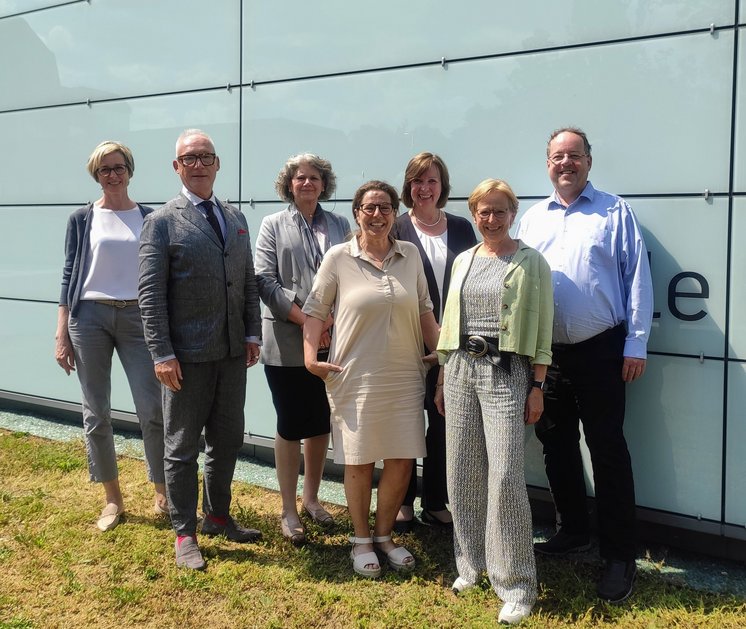 Gruppenbild des neuen Hochschulrats der Hochschule RheinMain (Juni 2023). © Hochschulkommunikation