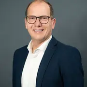 Porträtfoto von Prof. Dr. Tobias Heußler