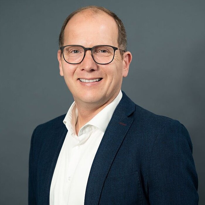Porträtfoto von Prof. Dr. Tobias Heußler