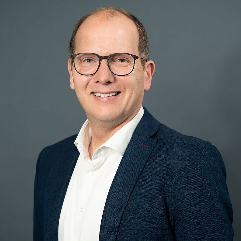 Porträtfoto von Prof. Dr. Tobias Heußler