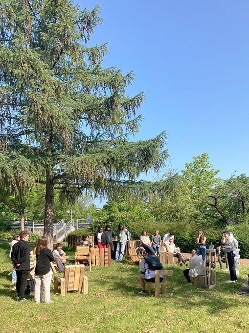 Präsentation der Sitzmöbel in Kurts Garten