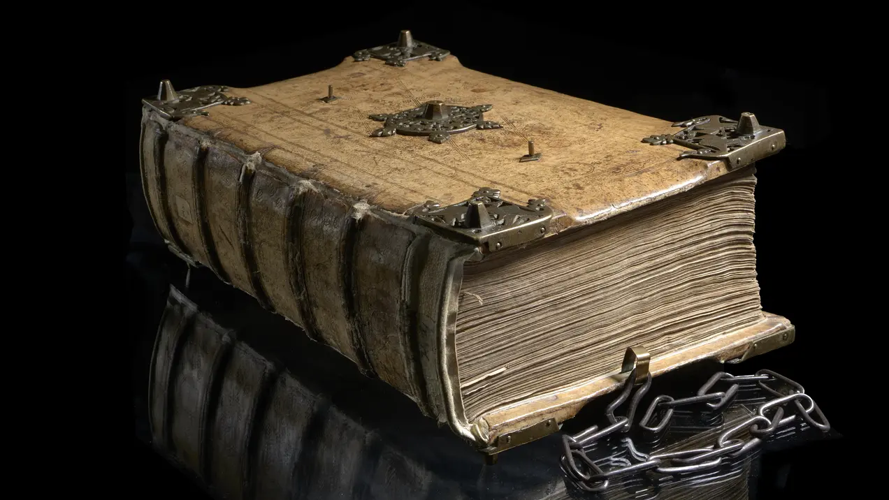 Abbildung des Riesencodex von Hildegard von Bingen