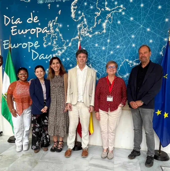 Vertreter:innen des Büros für Internationales der Universität Cádiz und des Fachbereichs Sozialwesen während der Tagung des AngoSAP-Projekts im Juni 2025