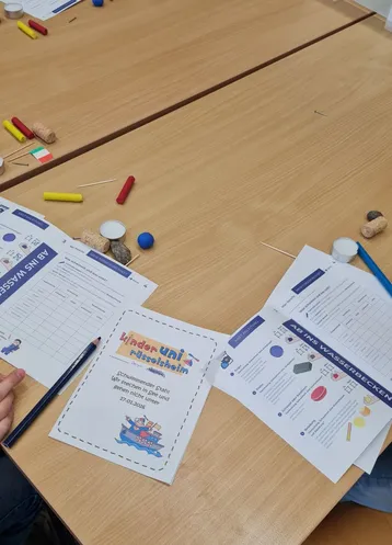 Anleitung und Aufgabenheft für die Experimente.