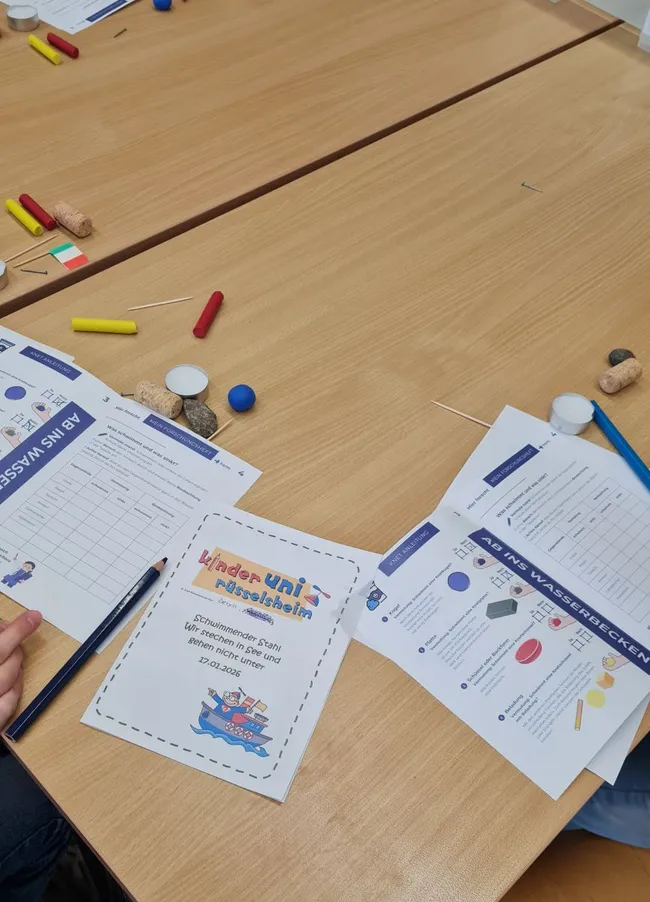 Anleitung und Aufgabenheft für die Experimente.