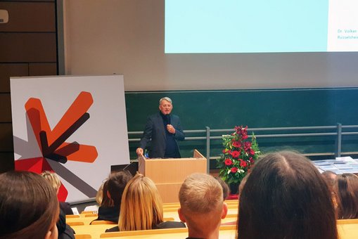 Dr. Meyer-Guckel bei seinem Festvortrag zum Thema "Wissenschaft in der Transformation".