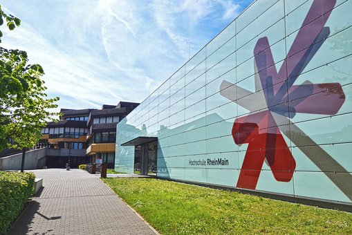 Gebäude G der Hochschule RheinMain auf dem Campus Kurt-Schumacher-Ring