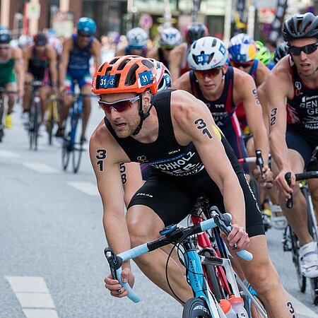 Gregor Buchholz Fahrrahd Gregor Buchholz, ehemaliger Studierender am Fachbereich Ingenieurwissenschaften, beim Radfahren während eines Triathlons