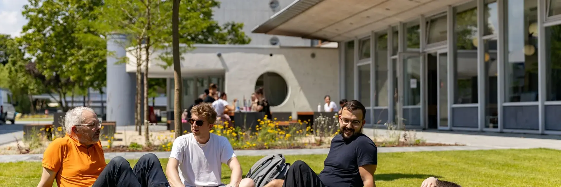 Neugestaltetes Außengelände am Campus Rüsselsheim