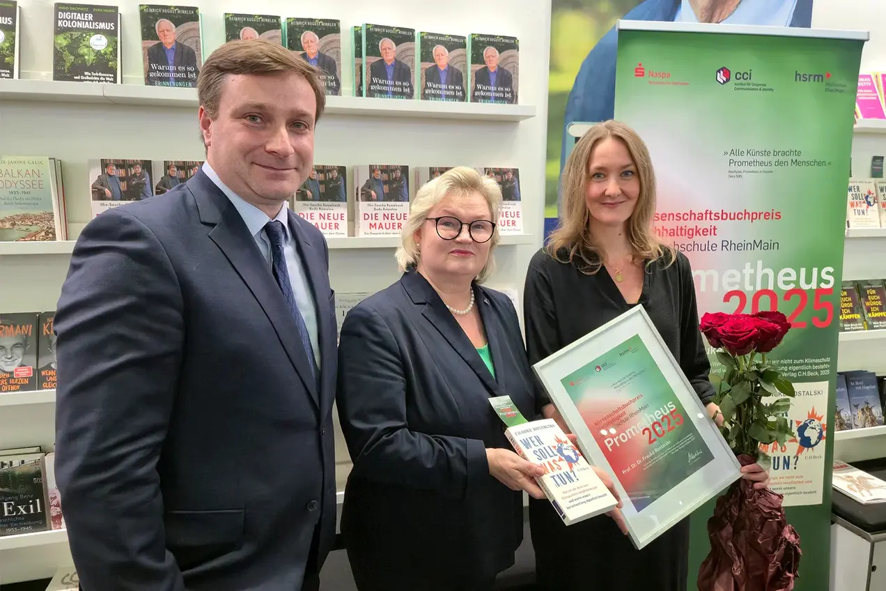 von links: Prof. Dr. Dr. Alexander Moutchnik, Prof. Dr. Eva Waller und Prof. Dr. Dr. Frauke Rostalski auf der Frankfurter Buchmesse