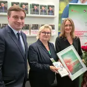 von links: Prof. Dr. Dr. Alexander Moutchnik, Prof. Dr. Eva Waller und Prof. Dr. Dr. Frauke Rostalski auf der Frankfurter Buchmesse