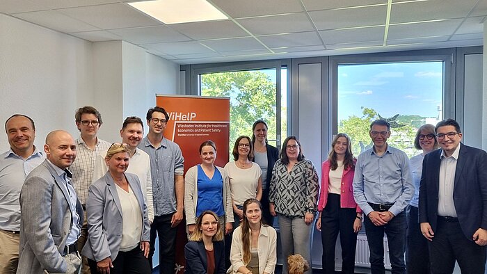 Die Teilnehmenden des DNPF-Jahrestreffens an der Wiesbaden Business School