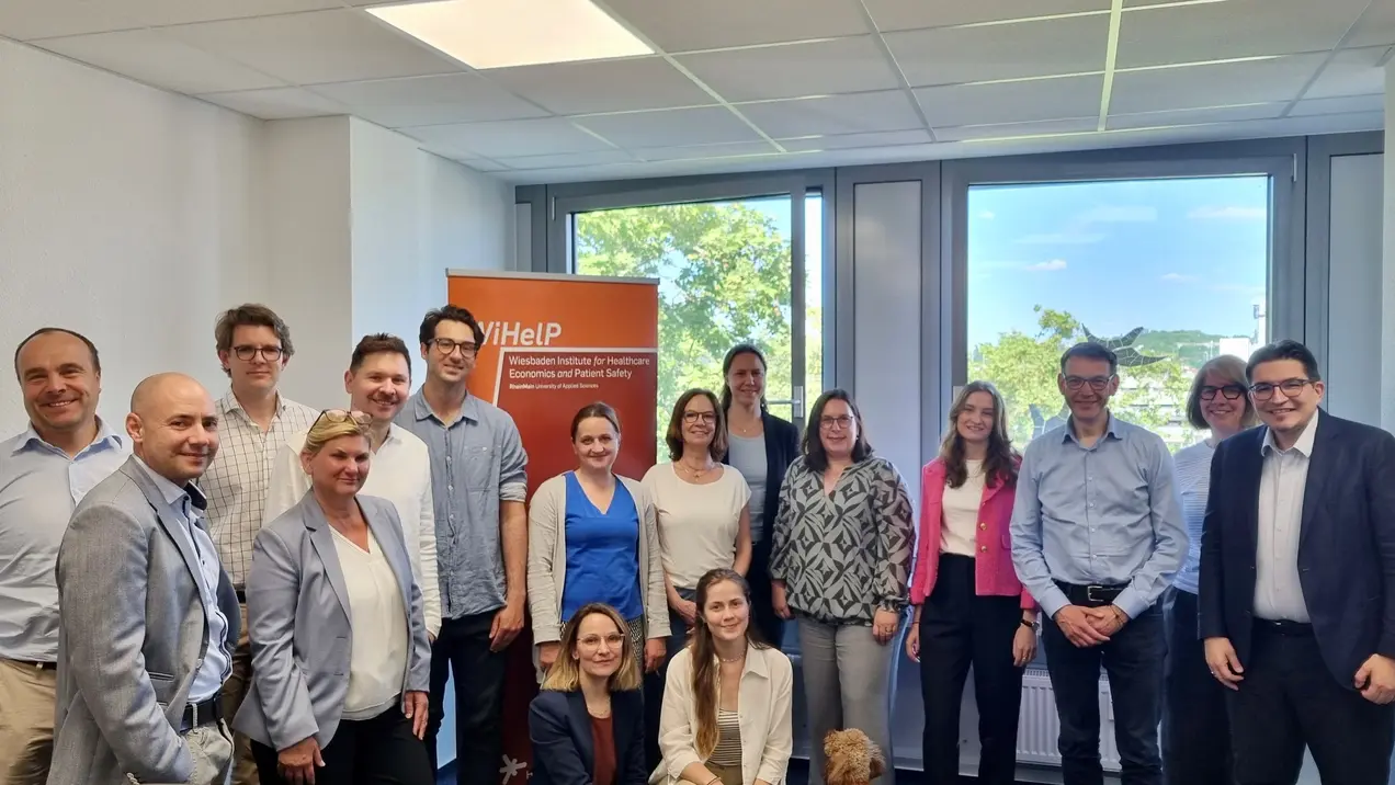 Die Teilnehmenden des DNPF-Jahrestreffens an der Wiesbaden Business School