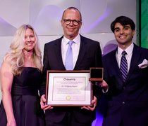 [Translate to English:] Prof. Dr. Wolfgang Ruppel bei der Verleihung der Excellence in Education Medal in Hollywood.