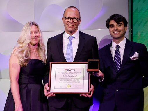 Prof. Dr. Wolfgang Ruppel bei der Verleihung der Excellence in Education Medal in Hollywood.