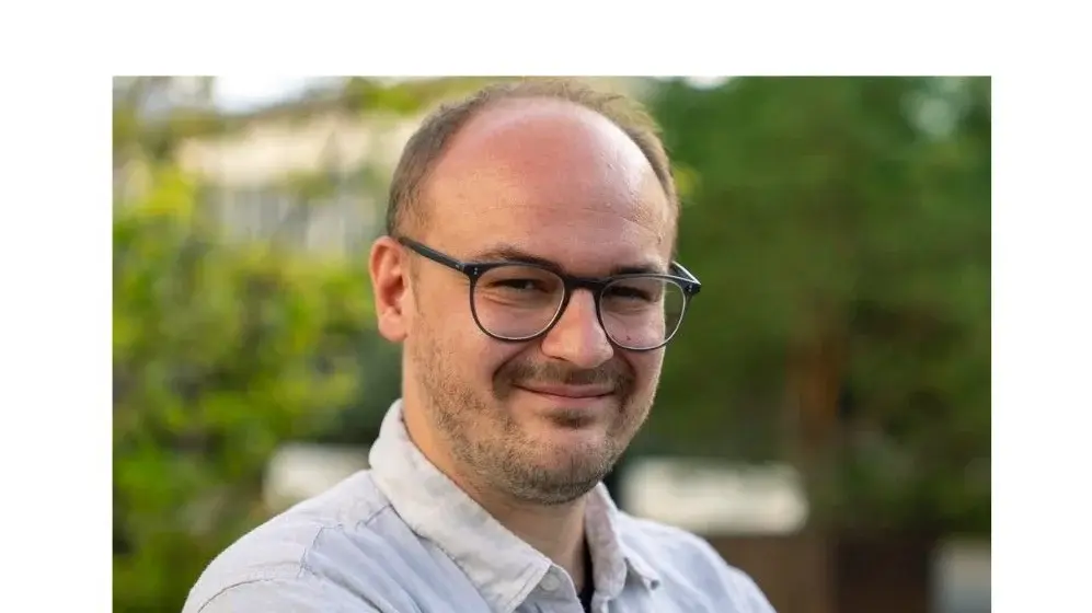 Radioeins, rbb. Bild des Mannes, der im Radiobeitrag zu hören ist. Prof. Dr. Dr. Maximilian Pichl