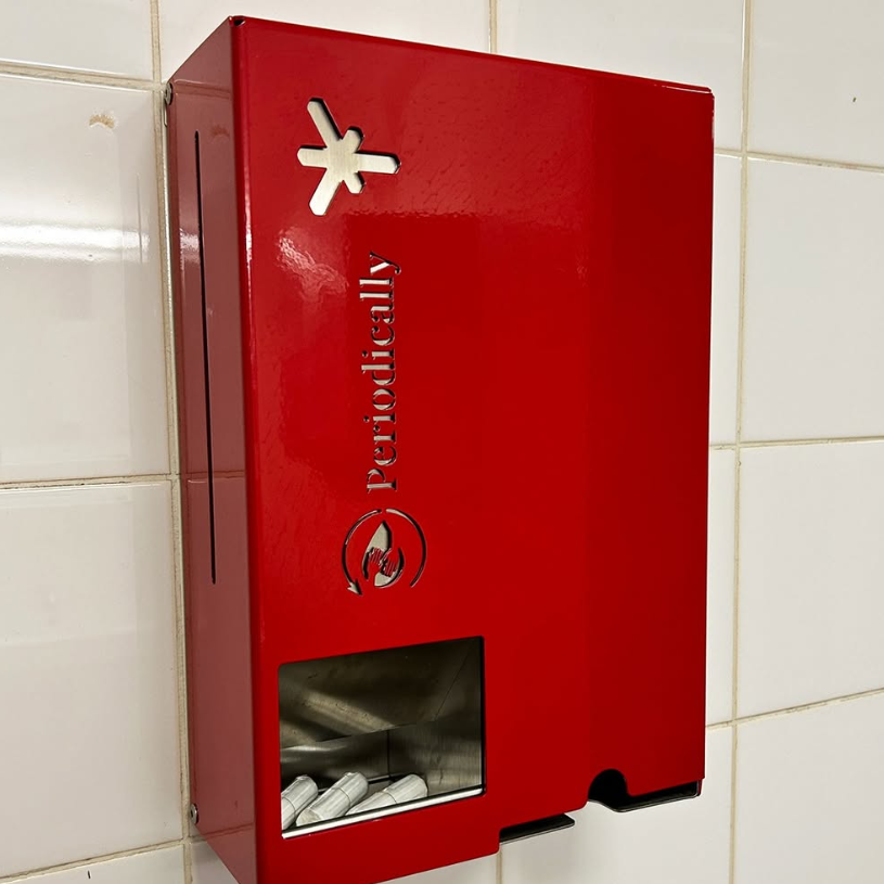 Tampons und Bindenspender Foto eines roten Tampon- und Binden Spenders mit Hochschullogo