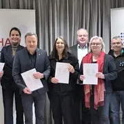 Die Leitungen am gemeinsamen Promotionszentrum beteiligten hessischen Hochschulen nach der Unterzeichnung einer Kooperationsvereinbarung