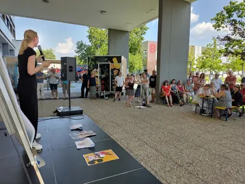 Prof. Dr. Maria Wiesmann erklärt, wie unterschiedliche Perspektiven zu neuen Lösungen führen können.