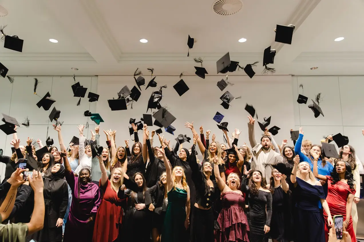 Absolvent:innen des Fachbereichs Sozialwesen