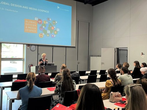 Prof. Claudia Aymar stellt internationale Projekte und Aktivitäten vor 