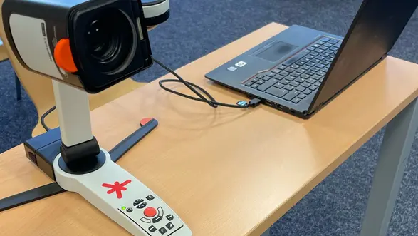 Mit einer Tafelbildkamera kann Tafelanschrieb vergrößert dargestellt werden