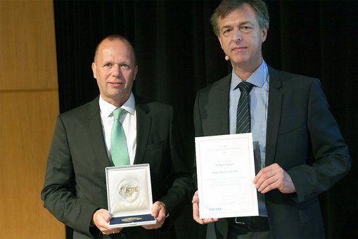 Prof. Dr.-Ing. Wolfgang Ruppel (li.) und Dr. Siegfried Fößel bei der Preisverleihung