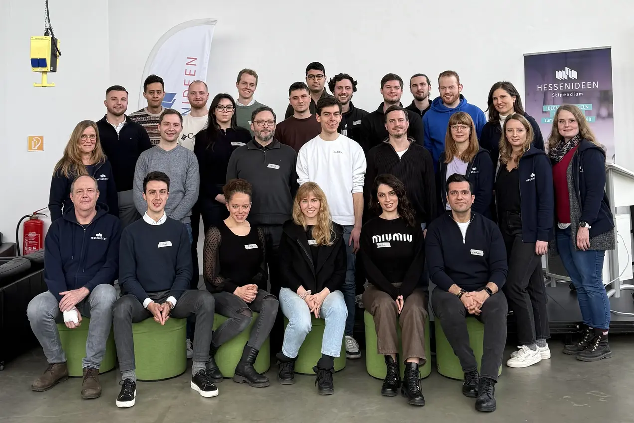 Gruppenfoto der Gründungsteams der aktuellen Förderrunde des Hessen Ideen Stipendiums