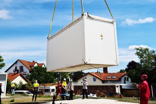 Anlieferung des Batteriespeichers am Campus Rüsselsheim.