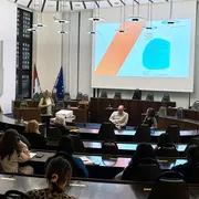 Die Ringvorlesung Demokratie fand im Rathaus der Landeshauptstadt Wiesbaden statt