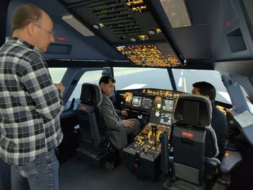Die marokkanische Delegation im Flugsimulator