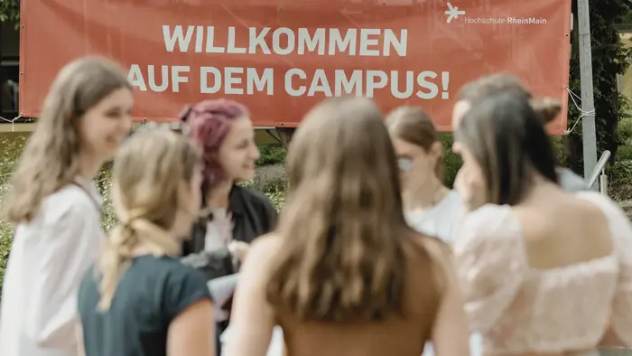 Schild Willkommen auf dem Campus