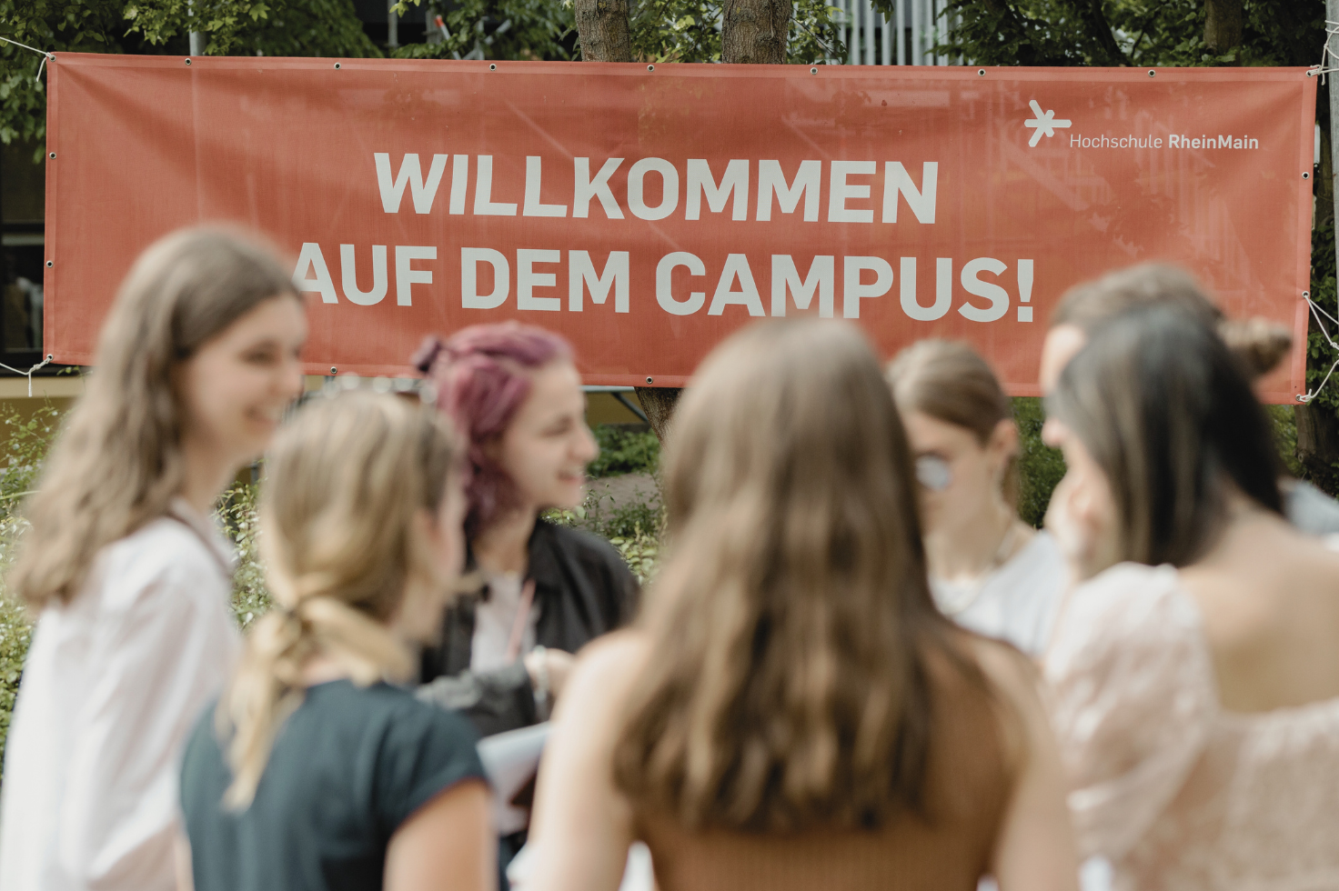 Schild Willkommen auf dem Campus