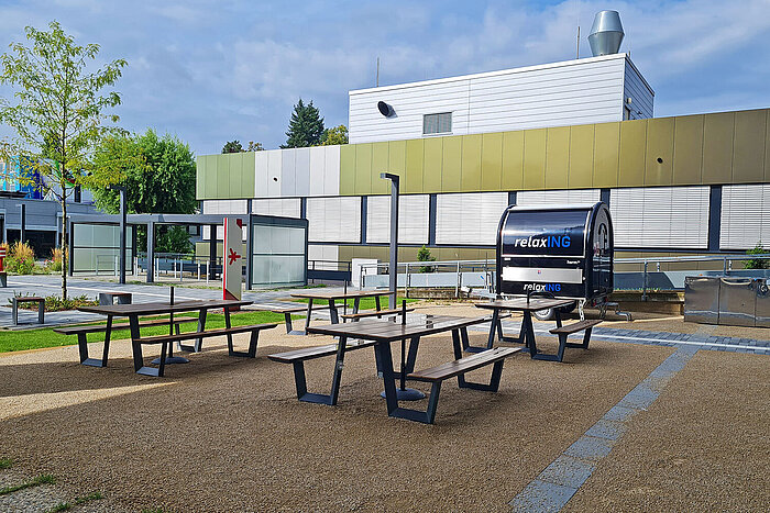 Blick auf den Biergarten auf dem Campus Rüsselsheim