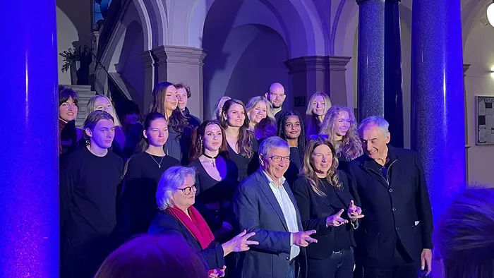 Die Ersteller:innen der Ausstellung mit Prof. Dr. Eva Waller, Gert-Uwe Mende, Christiane Hinninger und Prof. Rüdiger Pichler bei der Vernissage