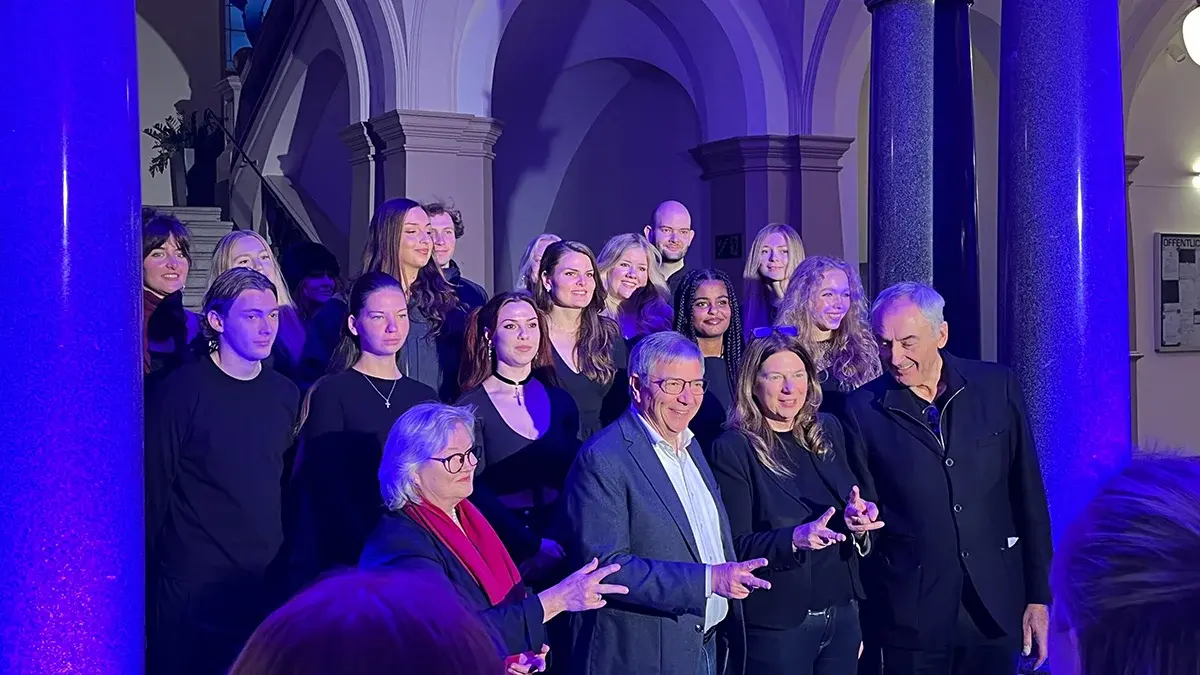 Die Ersteller:innen der Ausstellung mit Prof. Dr. Eva Waller, Gert-Uwe Mende, Christiane Hinninger und Prof. Rüdiger Pichler bei der Vernissage