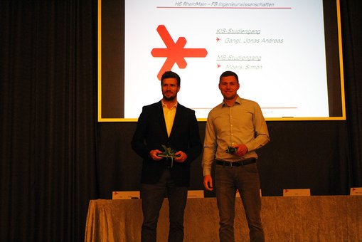 Jonas Andreas Gangl (li.) und Simon Moers, die beiden besten Absolventen des Studienbereichs Maschinenbau, wurden ausgezeichnet.