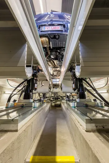 Unterflur mit Testfahrzeug