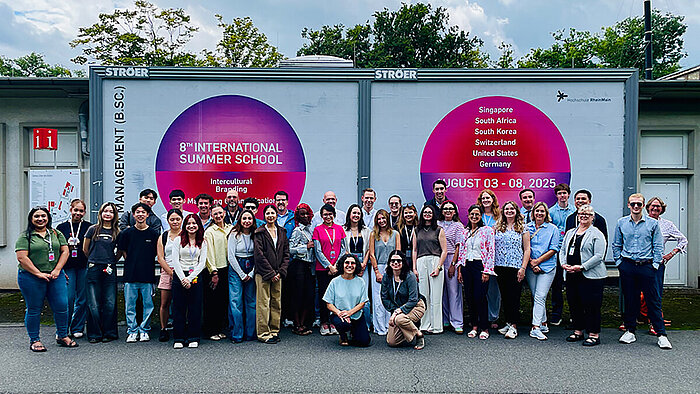 Gruppenbild der Teilnehmer:innen der Summer School Media Management
