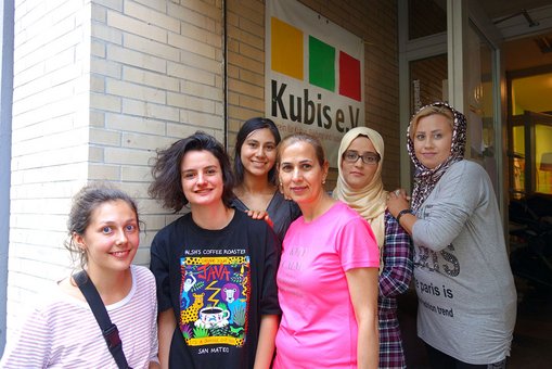 Teilnehmerinnen des Filmprojekts bei Kubis e.V. 