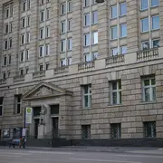 Zeigt die Front der Landesbibliothek in der Rheinstraße.