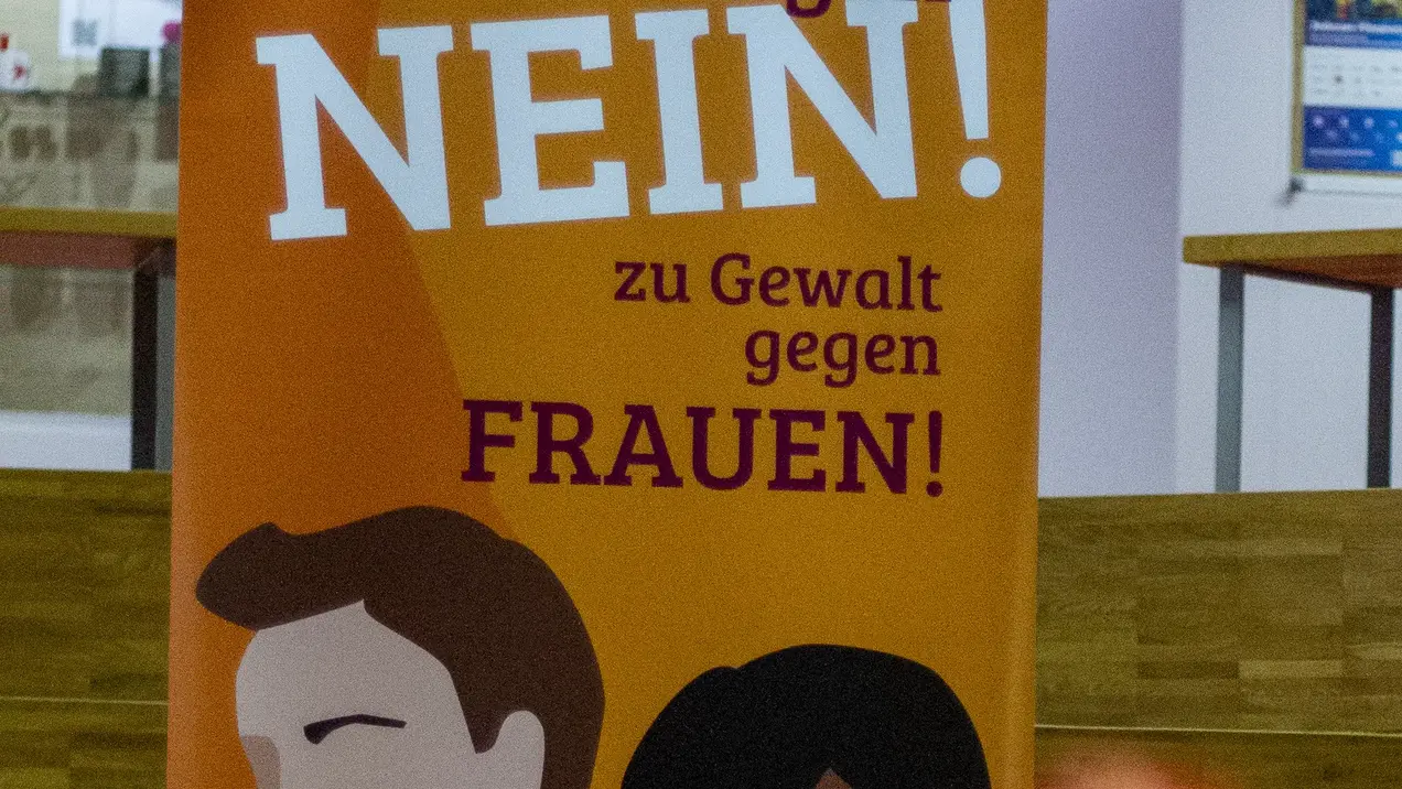 Bild_Roll-up_Nein zu Gewalt an Frauen Bild_Roll-up_Nein zu Gewalt an Frauen